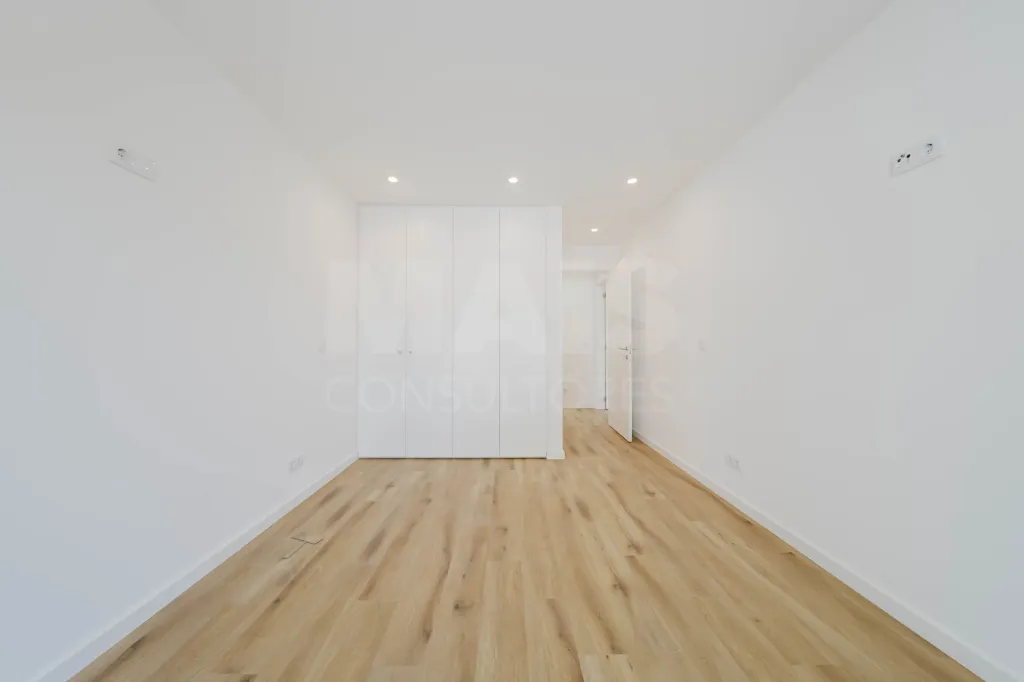 Apartamento T2 na Nazaré c/ 2 lugares de garagem