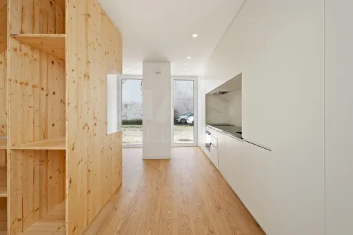 T1 novo com logradouro no centro de Peniche