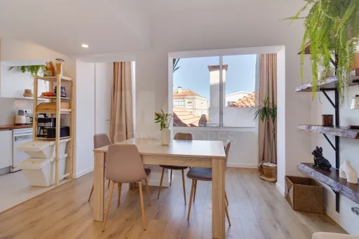 2-Bedroom Apartment in Almada’s Historic Center, Next to Casa da Cerca