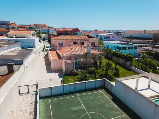 Moradia T5 em Lourinhã com Vista Mar, Piscina Aquecida e Jardim