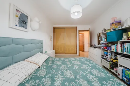 Apartamento T2 no Centro com Garagem e Estacionamento