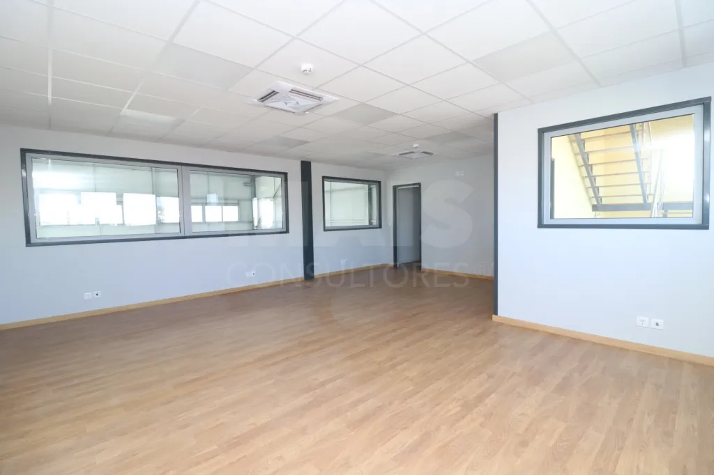 Pavilhão Industrial novo no Carregado com 624 m2 de Terreno e 312 m2 de Construção