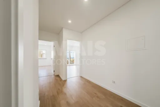 Moradia T3+1 Garagem, Logradouro e Vista Mar