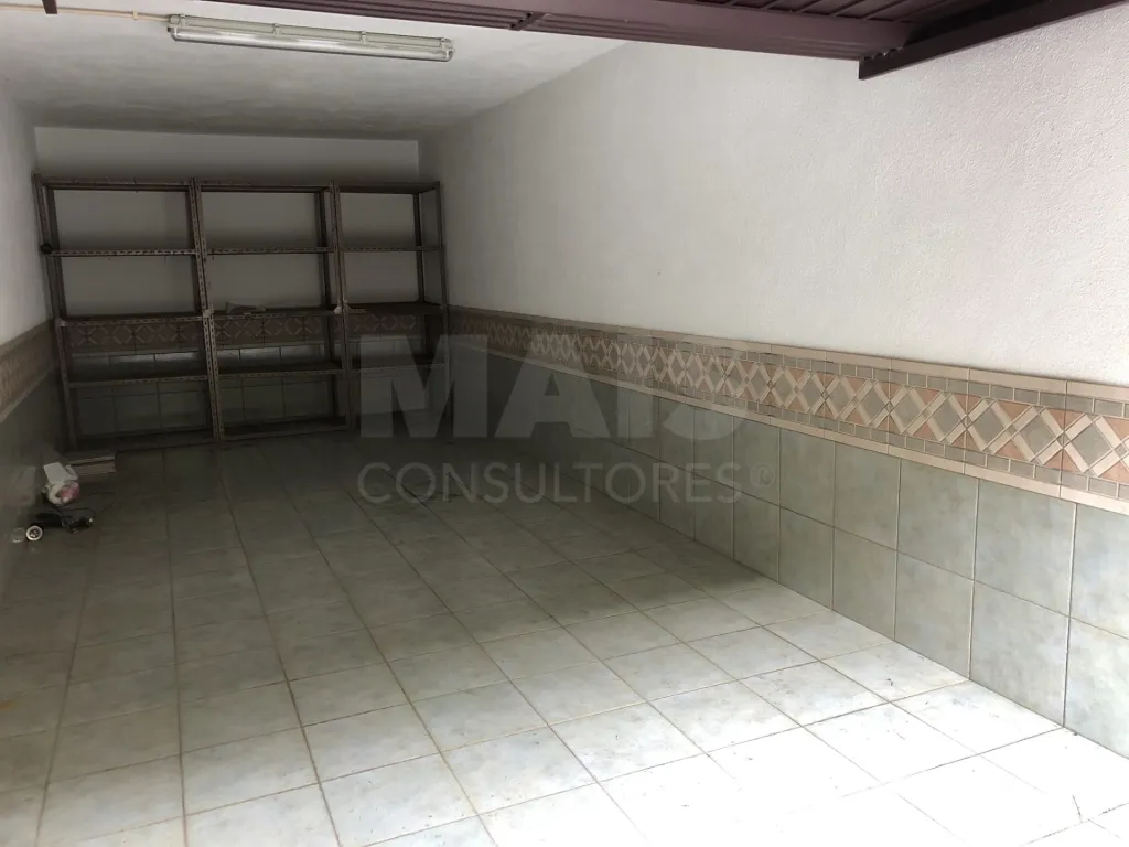 Box com acesso Direto para a rua