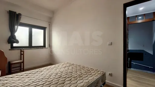 Apartamento T2 com Terraço e Potencial | Centro das Caldas da Rainha
