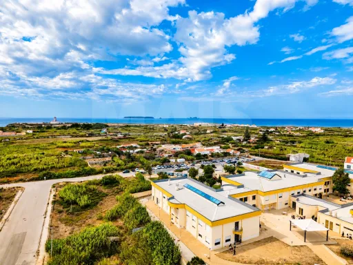 Renovated 1-Bedroom + 1 Apartment with Terrace, Comfort, and Quality | Peniche