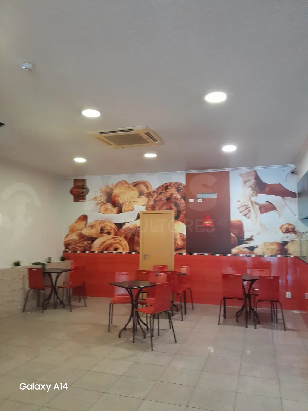 Store with smoke outlet in Amadora