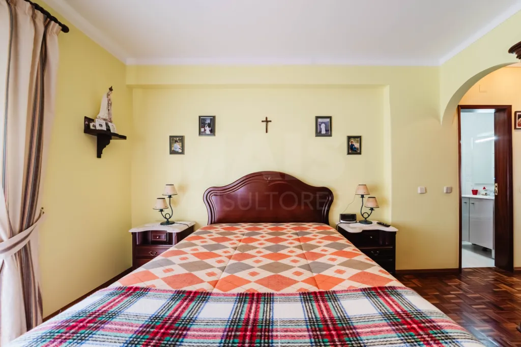 Apartamento T3 na Encosta do Sol — Espaço, Conforto e Excelente Exposição Solar