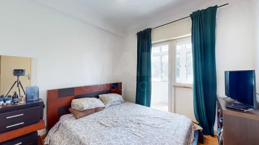 Apartamento T3 com Varandas no Centro de Massamá