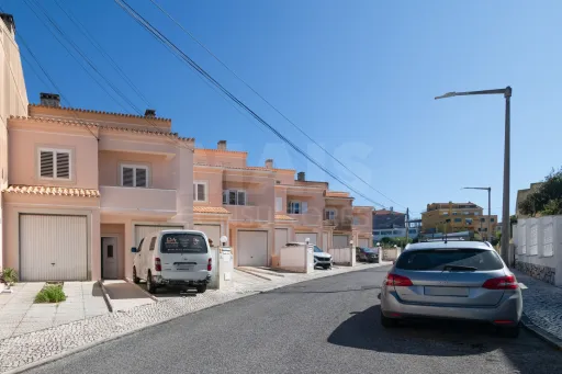 Moradia T4 com Terraço em Agualva-Cacém