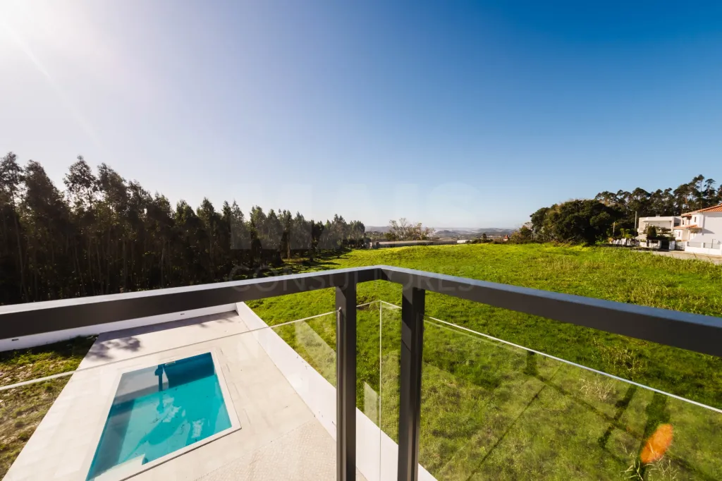 Moradia T3+1 | Piscina | Garagem | Caldas da Rainha