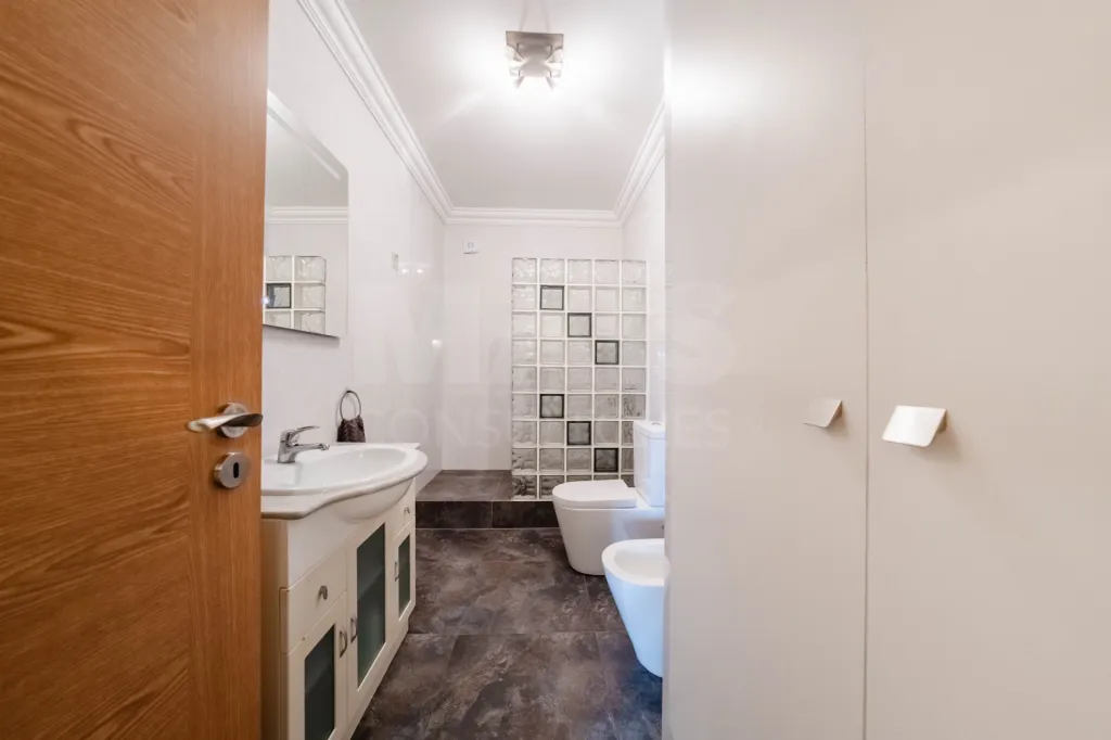 Moradia T5 com 2 Anexos em Terreno com mais de 1.400 m²