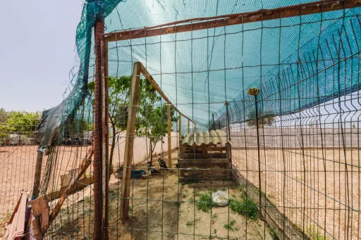 Moradia T2 em Alcanede, Santarém com Jardim e Terreno Urbano