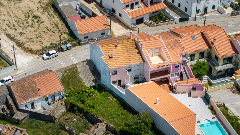 Moradia T3 com quintal e garagem a 5 min. da praia