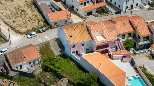 Moradia T3 com quintal e garagem a 5 min. da praia