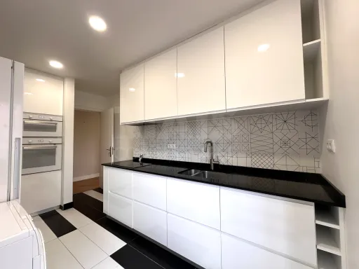 Bright 3-bedroom apartment in Alvalade