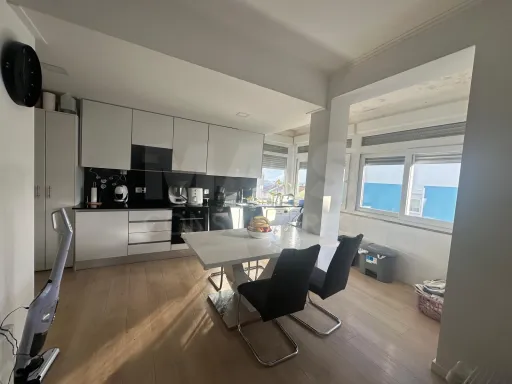 Apartamento T3 totalmente remodelado na Póvoa de Santa Iria com vista rio