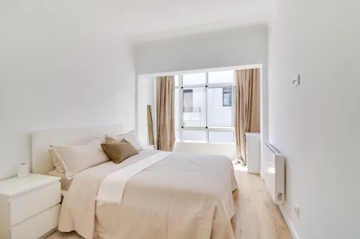 2-Bedroom Apartment in Almada’s Historic Center, Next to Casa da Cerca