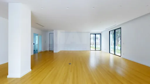 Moradia nova com piscina T4 em Linda a Velha