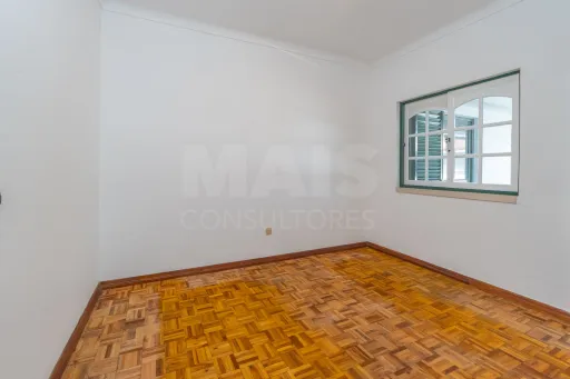 Moradia T3 com espaço exterior no centro de Salvaterra de Magos