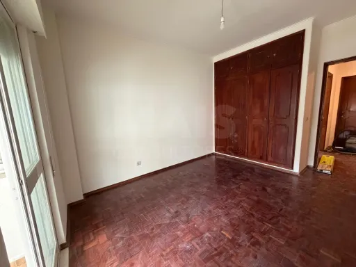 Apartamento T4 em Carnide