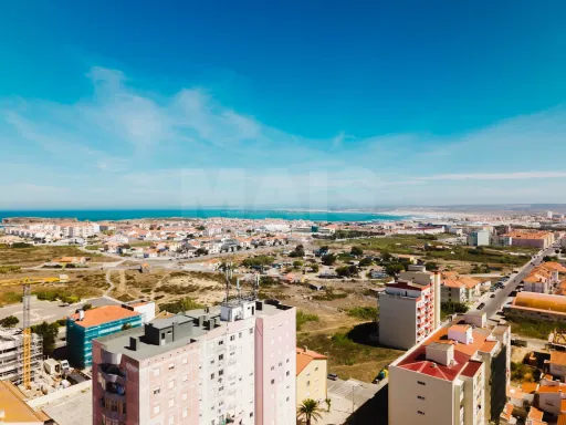 T2 Renovado com Varanda e Vista Mar em Peniche