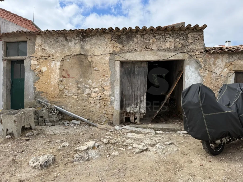 Ruins in Olho Marinho