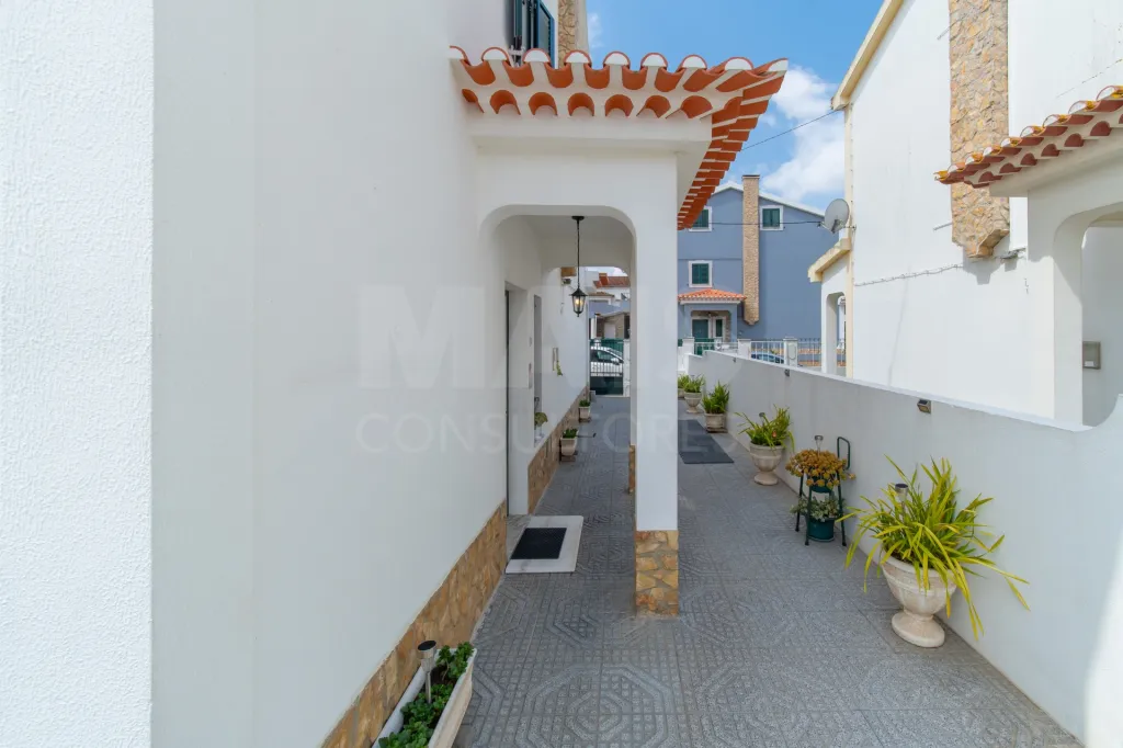 Moradia T3+1 com Garagem no Carregado