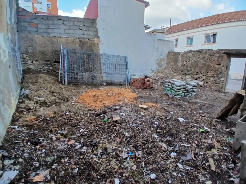 Moradia em Ruína com Excelente Potencial de Reconstrução em Vila Franca de Xira