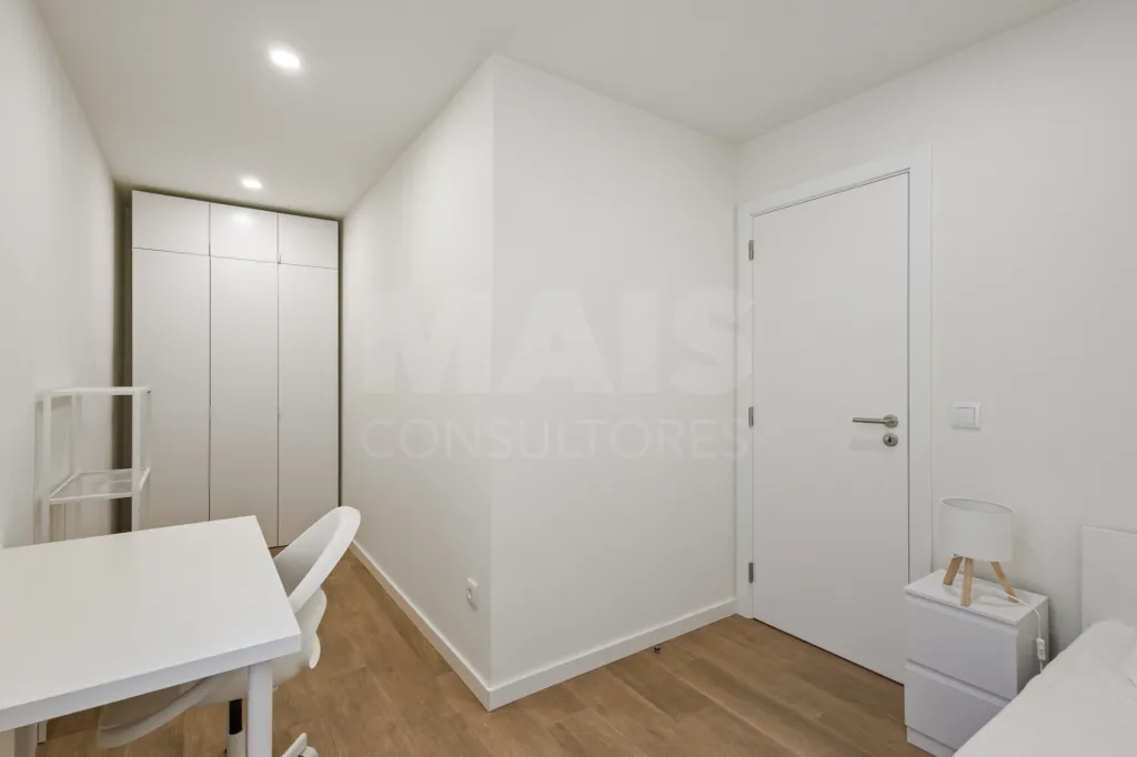 Moradia T3 Mobilada com logradouro