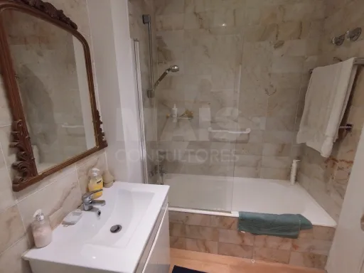 Apartamento T4 ao lado do metro das Olaias com dois lugares de parqueamento