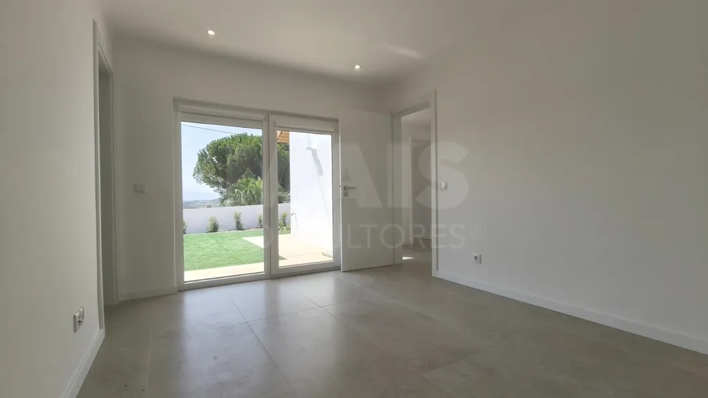 Single-Story 2-Bedroom + 1 House with Pool, Outbuilding, and 3,476 m² Lot | Comfort, Privacy, and Quality of Life