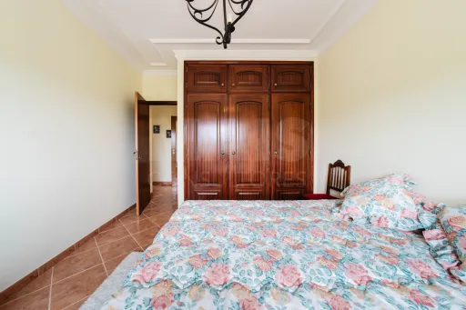 Moradia T5 com 2 Anexos em Terreno com mais de 1.400 m²