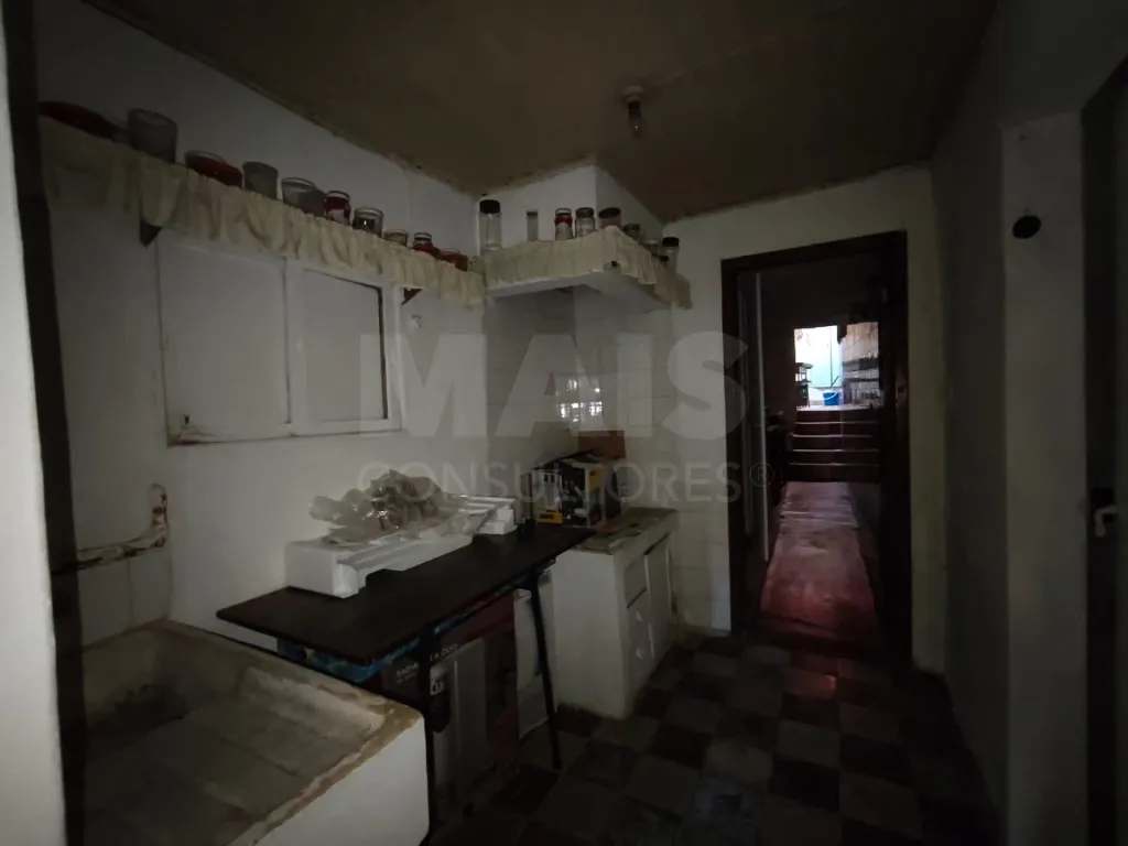 Moradia com garagem para reconstrução centro de Sacavém