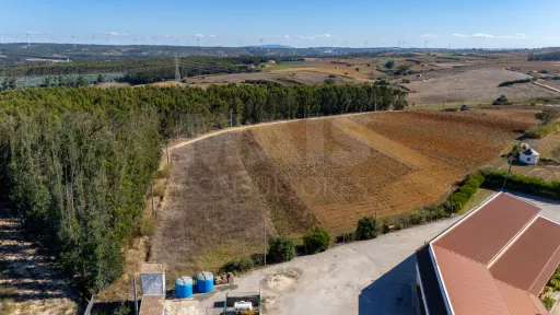 Parcela de terreno rústico de 2.350m2 em Atouguia da Baleia