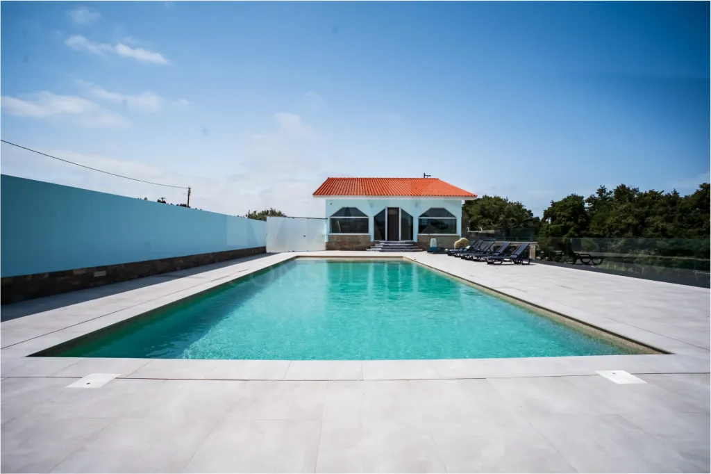 Quinta com mais de 23.000 m², piscina de água salgada e potencial de construção