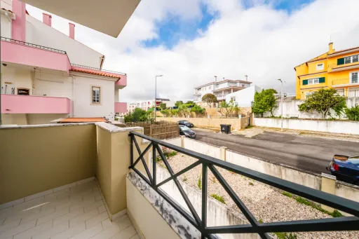 Apartamento T3 na Encosta do Sol — Espaço, Conforto e Excelente Exposição Solar