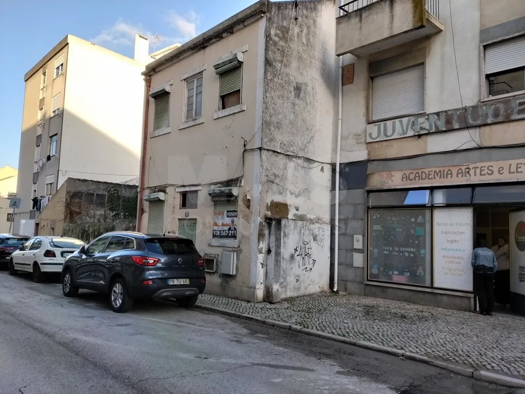 Moradia T3 em Alhandra para habitação.