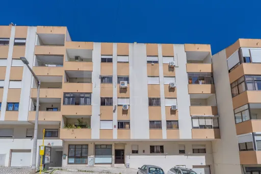 Vista Rio + Espaço Extra – O T2+1 que Vais Querer a 25 Minutos de Lisboa