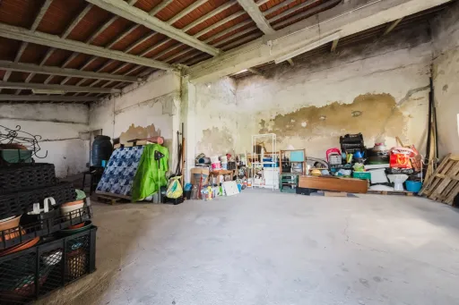 5-bedr. house with garage and warehouse