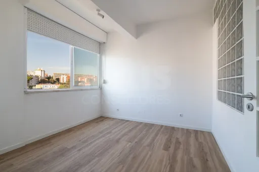 T1 em Paço de Arcos com Vista Desafogada