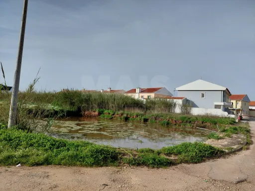 Excelente lote com projeto aprovado para moradia T3 com garagem e piscina