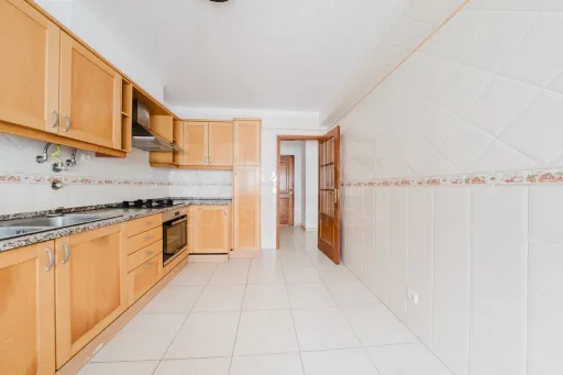 Apartamento T3 com garagem em Peniche
