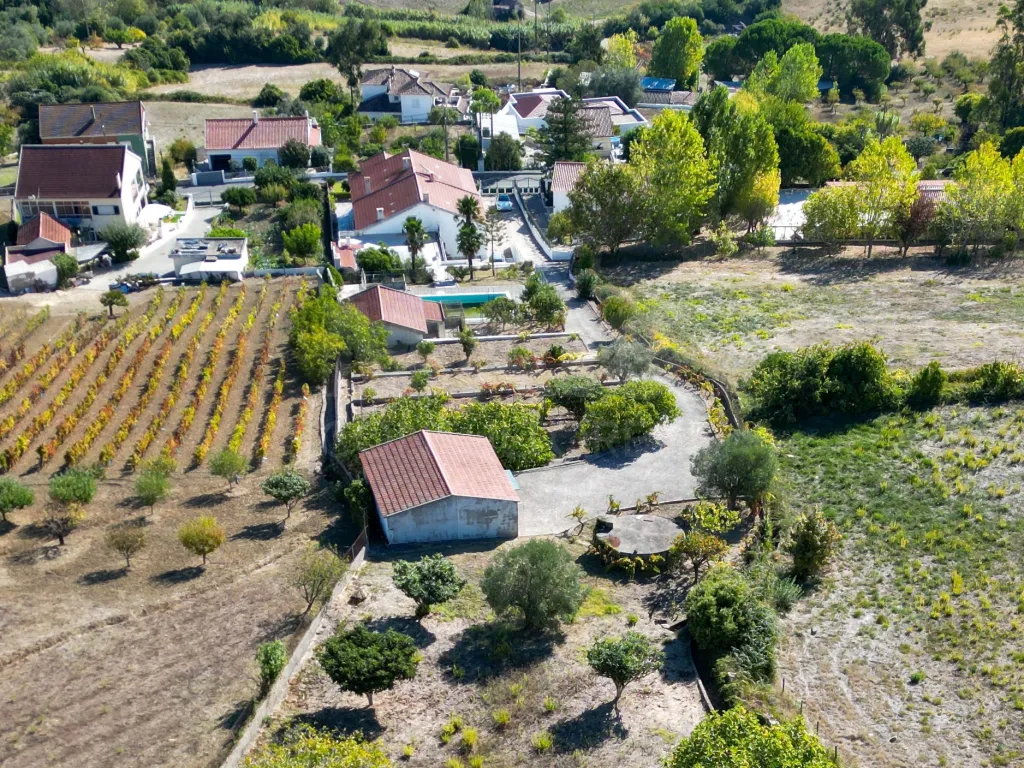 Moradia T5, na calhandriz com piscina