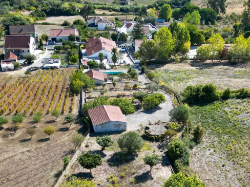 Moradia T5, na calhandriz com piscina