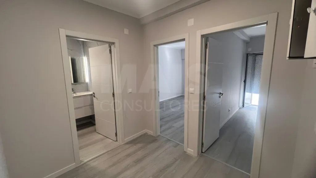 T2 Remodelado com Varanda em Oeiras
