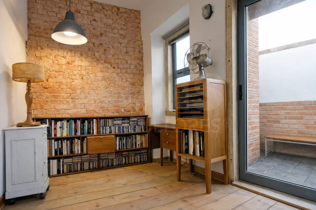 Moradia T2 com logradouro na Graça com Projeto de arquiteto