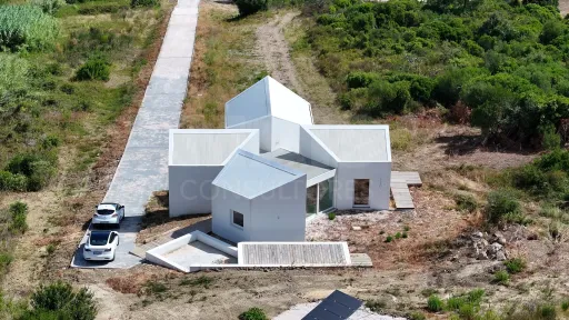 🏡 Moradia T2+1 Nova em Refugidos com Piscina– Viva com Conforto, Estilo e Tranquilidade