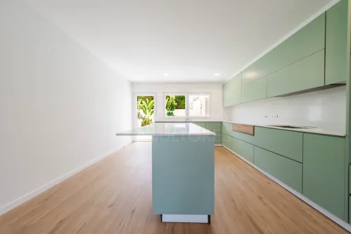 Moradia T3+2 Moderna com Vista Mar e Terraço Panorâmico