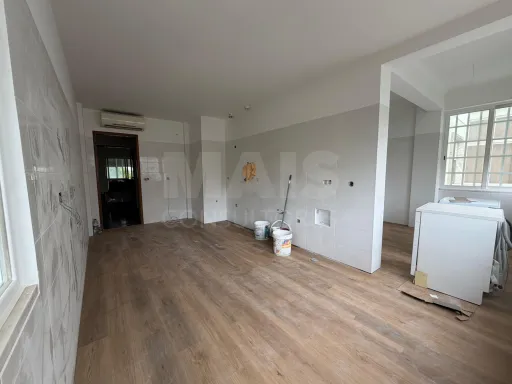 Apartamento T4 em Carnide